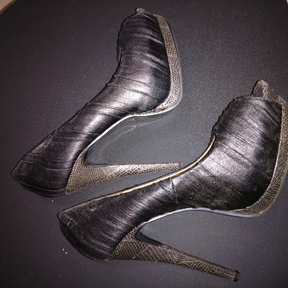 ❤️👠Black Pleated and Reptile Leather Heels Sz 9